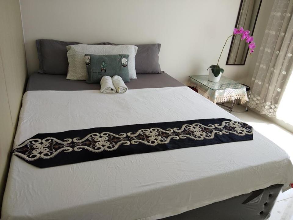 Smdc Tagaytay Taal Lake Condo Cook Netflix No Balcony No Free Parking Tagaytay City Kültér fotó