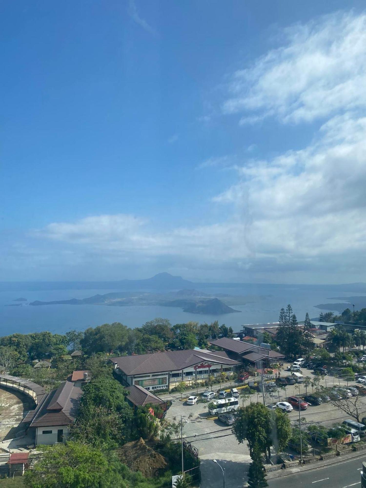 Smdc Tagaytay Taal Lake Condo Cook Netflix No Balcony No Free Parking Tagaytay City Kültér fotó