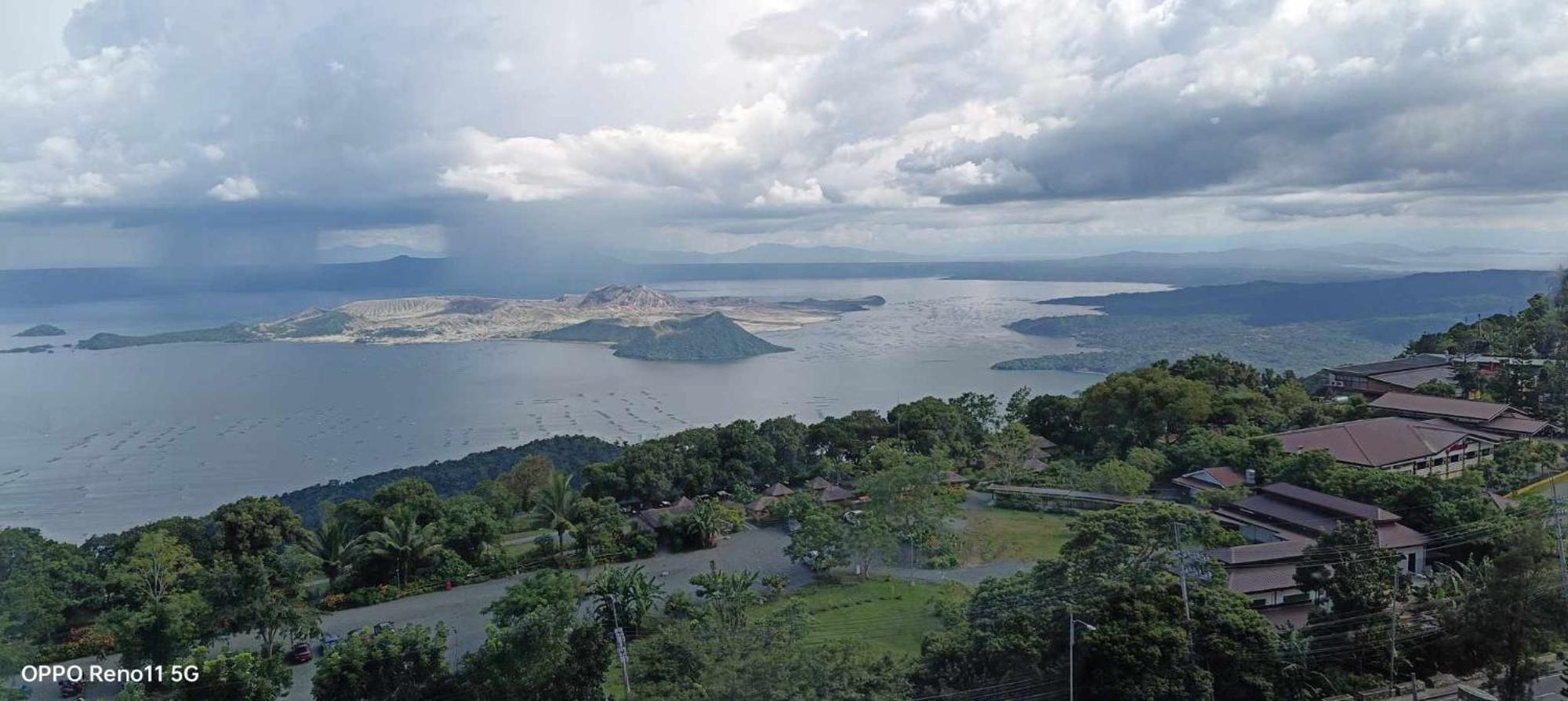 Smdc Tagaytay Taal Lake Condo Cook Netflix No Balcony No Free Parking Tagaytay City Kültér fotó